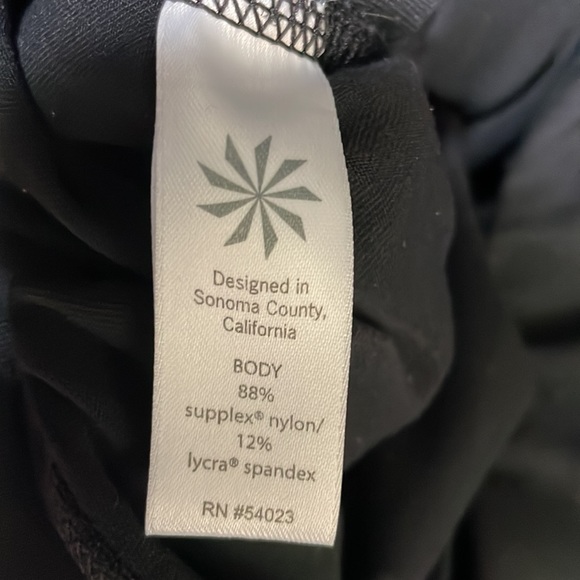 Athleta black Relay Capri cropped reflective leggings sz S EUC - Picture 8 of 8